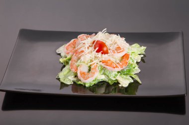 Karidesli Sezar salatası