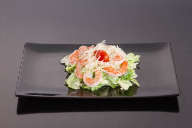 Karidesli Sezar salatası