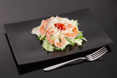 Karidesli Sezar salatası