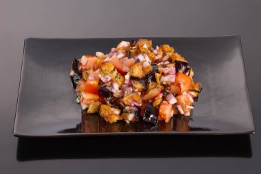 salata menüsü. Sotelenmiş patlıcan