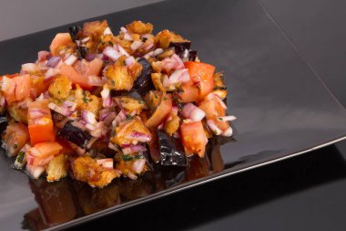 salata menüsü. Sotelenmiş patlıcan