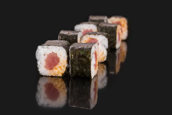 Menú de comida japonesa. Rollo de atún de especias — Foto de Stock