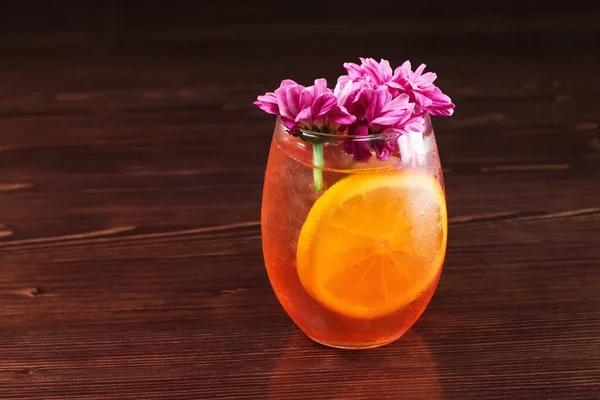 Sommergetränk Mit Orangenscheibe Glas — Stockfoto
