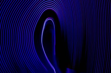 Bulanık sihirli neon ışık ışık efektleri eğri çizgiler