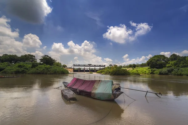 Fishing boat, midstream  in Thailand — Stockfoto