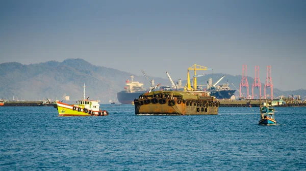 Kapal kargo di laut Thailand. — Stok Foto