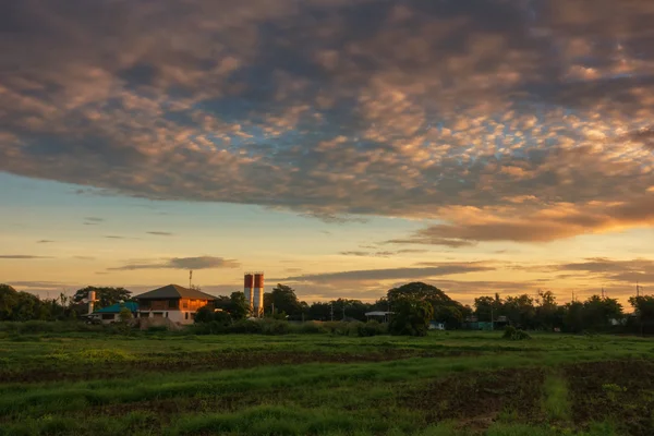 Hermosas nubes al amanecer — Foto de Stock