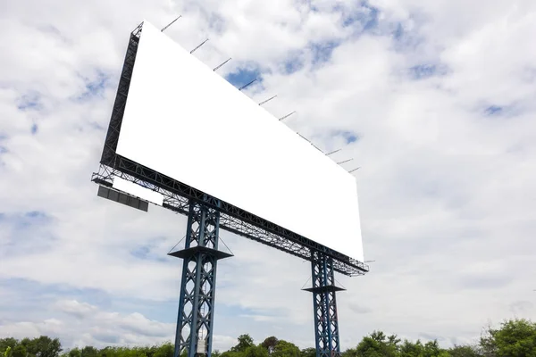 Billboards espaço céu ao ar livre — Fotografia de Stock