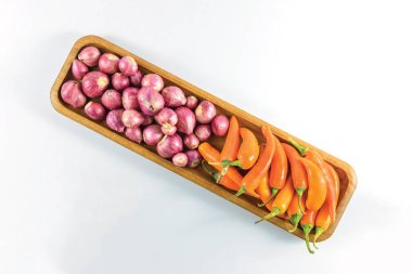 soğan ve taze biber plakalı