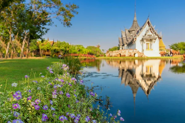 Bas front de mer Avec un fond Sanphet Prasat Palace — Photo