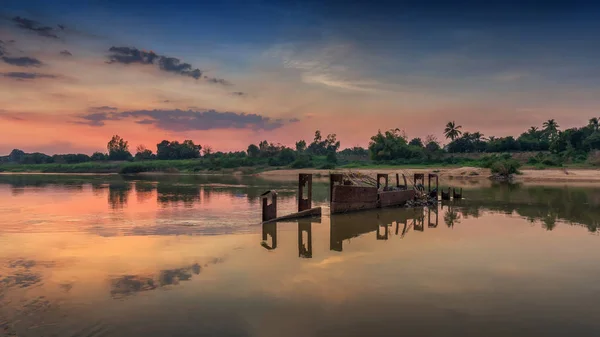 Vågbrytaren Chao Phraya River — Stockfoto