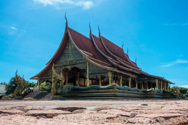 Wat Sirindhornwararam ou Phu Prao Temple, Ubon Ratchathani, Tailandês — Fotografia de Stock