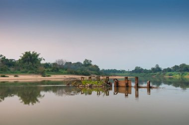 dalgakıran Chao Phraya Nehri'nin Tayland