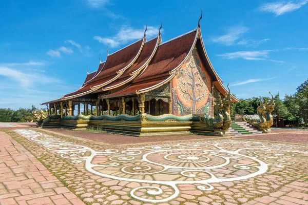 Wat Sirindhornwararam ou Phu Prao Temple, Ubon Ratchathani, Tailândia — Fotografia de Stock