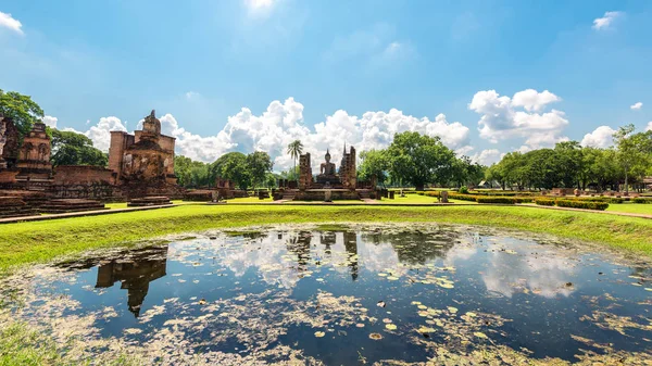 Scena na park historyczny sukhothai Tajlandia starożytnego królestwa — Zdjęcie stockowe