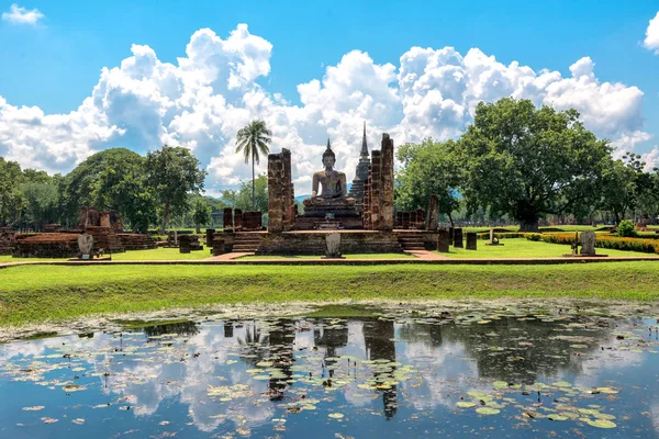 Scena na park historyczny sukhothai Tajlandia starożytnego królestwa — Zdjęcie stockowe