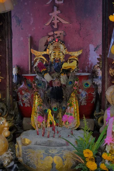 Kanchanaburi- Tailândia - 15 de maio de 2017: Santuário de Tuek no oco Imagem De Stock