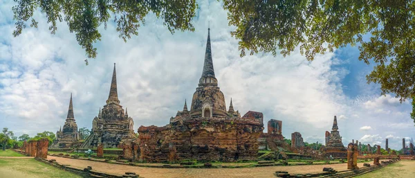 Parque histórico de Ayutthaya antiguo reino Wat Phra Sri Sanphet, cerca de Bangkok Tailandia —  Fotos de Stock