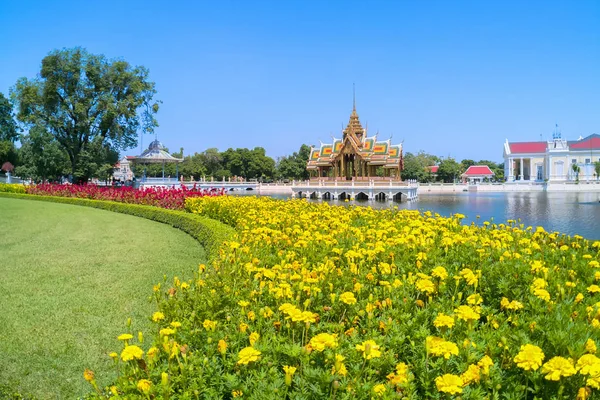 Ayutthaya, Tailândia - 31 de julho de 2017: Bang Pa-In Royal Palace, também conhecido como Summer Palace, é um palácio complexo anteriormente usado pelos reis tailandeses. Phra Thinang Uthayan Phumisathian — Fotografia de Stock