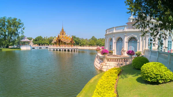 Ayutthaya, Tailândia - 31 de julho de 2017: Bang Pa-In Royal Palace, também conhecido como Summer Palace, é um palácio complexo anteriormente usado pelos reis tailandeses. Phra Thinang Uthayan Phumisathian — Fotografia de Stock