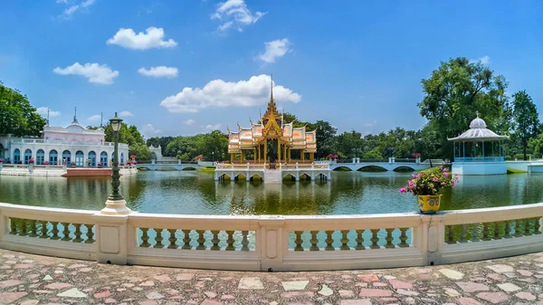Ayutthaya, Tailândia - 31 de julho de 2017: Bang Pa-In Royal Palace, também conhecido como Summer Palace, é um palácio complexo anteriormente usado pelos reis tailandeses. Phra Thinang Uthayan Phumisathian Imagem De Stock