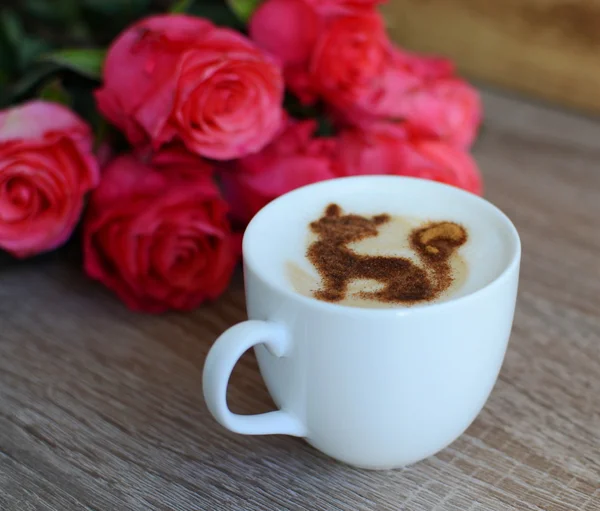 Cup of cappuccino and yummy croissant with roses — Stock Photo, Image