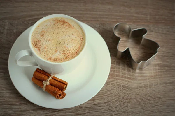 Taza de café con canela y angelito — Foto de Stock