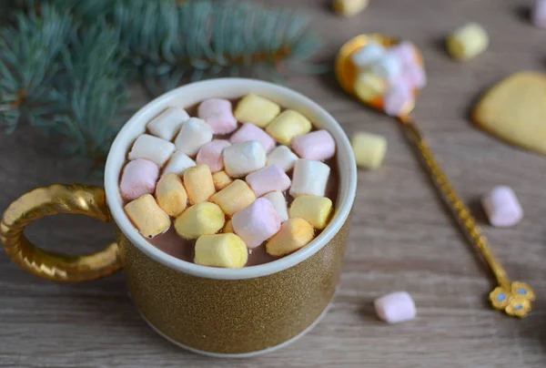 Sıcak kakao marshmallows ve Noel süsleri