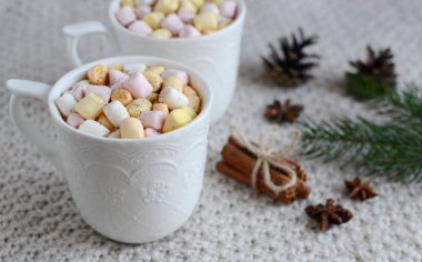 Şekerlemeli sıcak kakao.