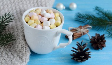 Şekerlemeli sıcak çikolata. 