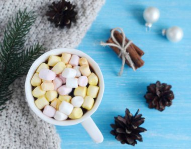 Şekerlemeli sıcak çikolata. 