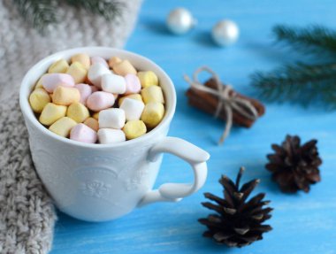 Şekerlemeli sıcak çikolata. 