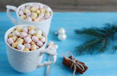 Şekerlemeli sıcak çikolata. 