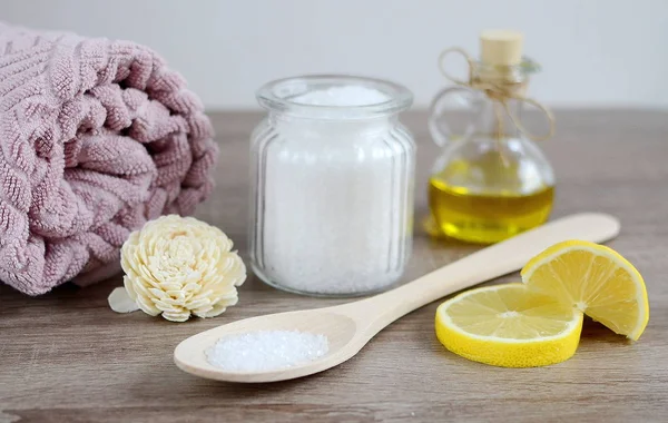Ingredientes naturais para esfoliação de sal corporal caseira — Fotografia de Stock
