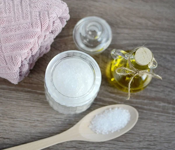Ingredientes naturales para el exfoliante casero de sal corporal — Foto de Stock