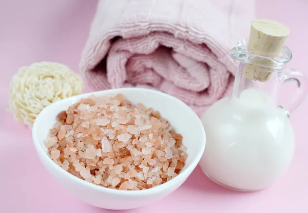 Ingredientes naturales para el exfoliante casero de sal corporal — Foto de Stock