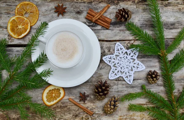 Tasse Cappuccino Getränk hölzernen Hintergrund — Stockfoto