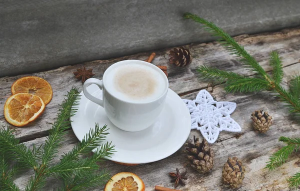 Tasse Cappuccino Getränk hölzernen Hintergrund — Stockfoto