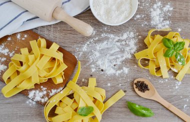 Hazırlık İtalyan ham ev yapımı makarna pişirme Tagliatelle 