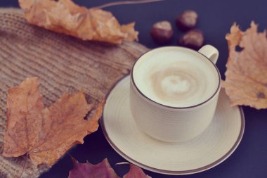 Çay fincan sıcak kahve Cappuccino sonbahar 