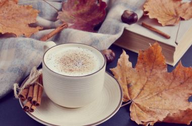 Çay fincan sıcak kahve Cappuccino sonbahar 