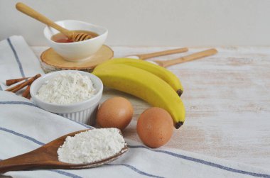 Muz krep için malzemeler 