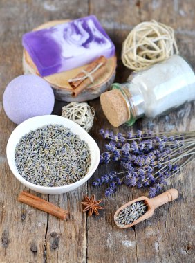 Ev yapımı lavanta tuz fırçalama için doğal maddeler 