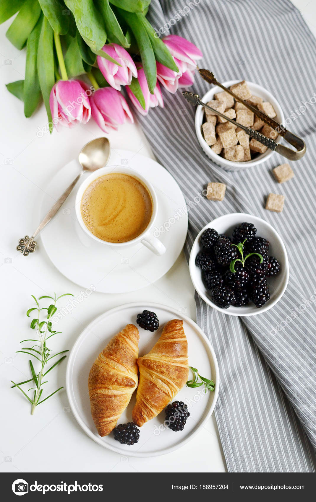 Petit Dejeuner Matin Avec Tasse Cafe Croissants Baies Fraiches Tulipes Image Libre De Droit Par Milenie Inbox Lv C Petit Dejeuner Matin Avec Tasse Cafe Croissants Baies Fraiches Tulipes Image Libre De Droit Par Milenie Inbox Lv C