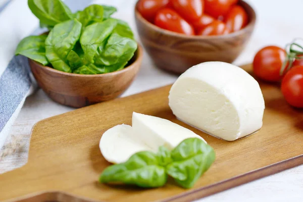 Mozzarella Cheese Red Tomatoes Basil Leaves Pepper Olive Oil Wooden — Stock Photo, Image