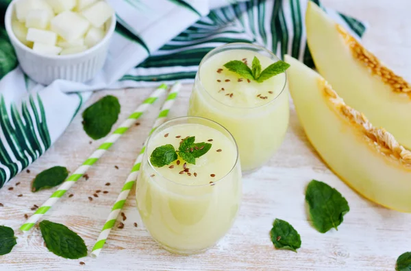 Kall Färsk Melon Smoothies Med Mynta Sommar Drink Dryck Friskhet — Stockfoto