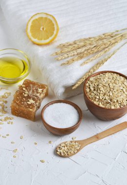 Ev yapımı yulaf ezmesi vücut yüz fırçalayın için doğal maddeler güzellik kavramı organik Eko sağlıklı yaşam sabun