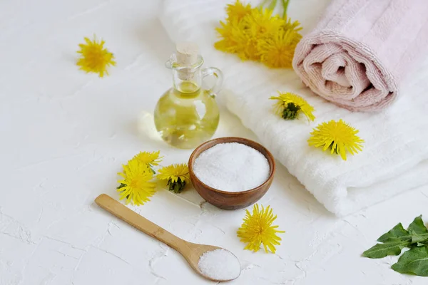 Ingredienti Naturali Corpo Fatto Casa Sale Scrub Con Fiori Tarassaco — Foto Stock