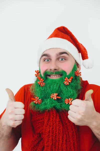 Weihnachtsmann Roter Kleidung Mit Grünem Bart Und Roter Schleife Zeigt — Stockfoto