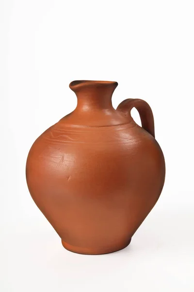 Jarra de cerámica para aceite de oliva y vino sobre fondo blanco. Aislado. Primer plano . — Foto de Stock